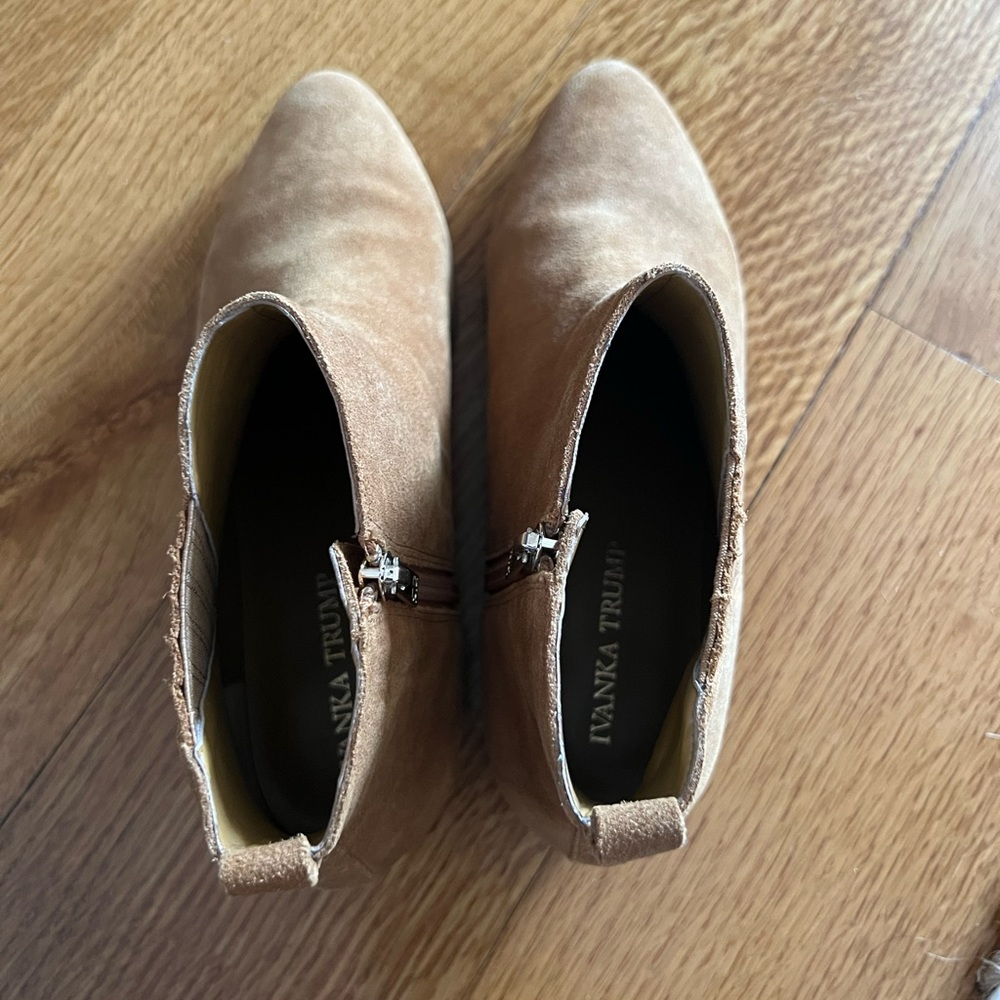 Ivanka Trump brown suede ankle booties. Size 9 - Picture 5 of 5